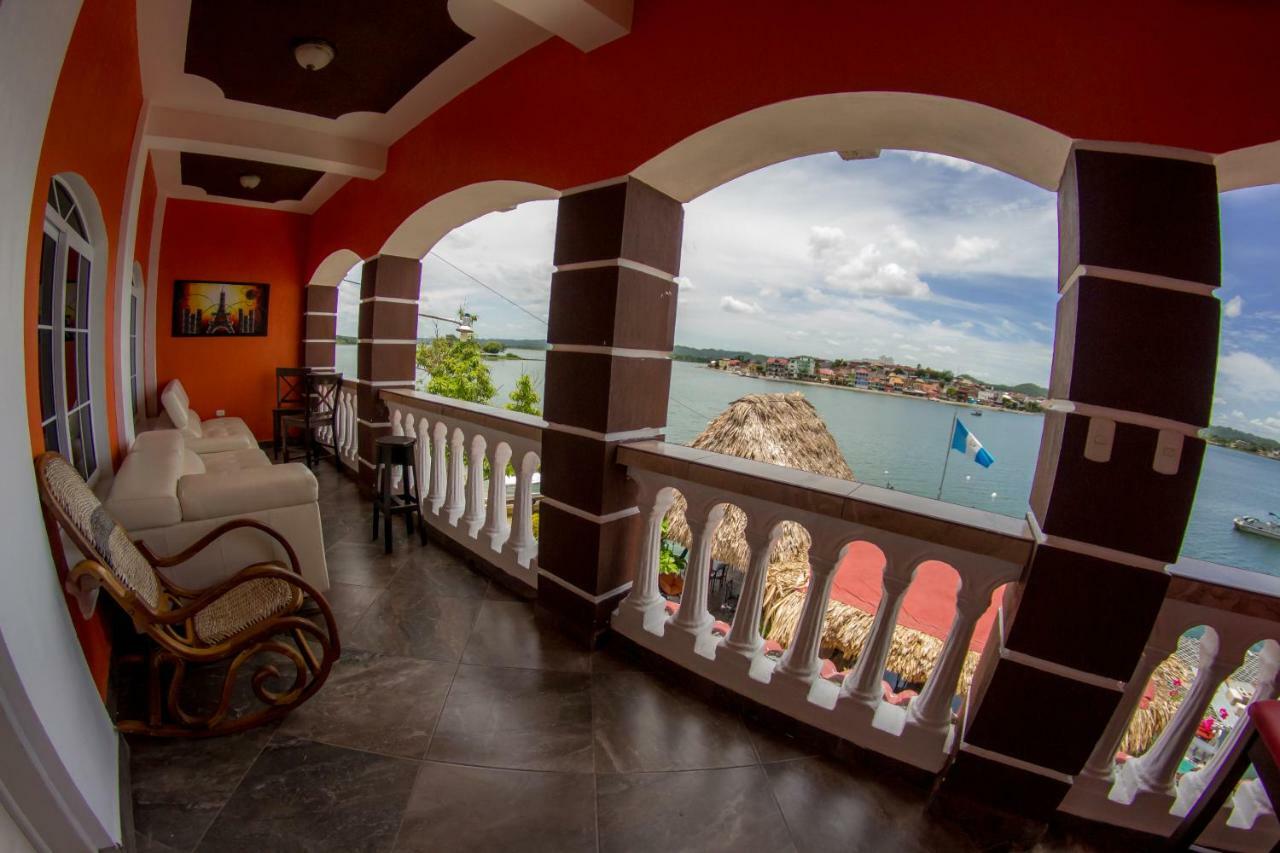 Hostal Casa De Grethel ฟลอเรส ภายนอก รูปภาพ