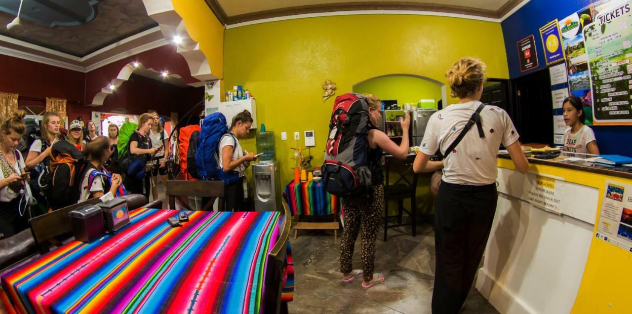 Hostal Casa De Grethel ฟลอเรส ภายนอก รูปภาพ
