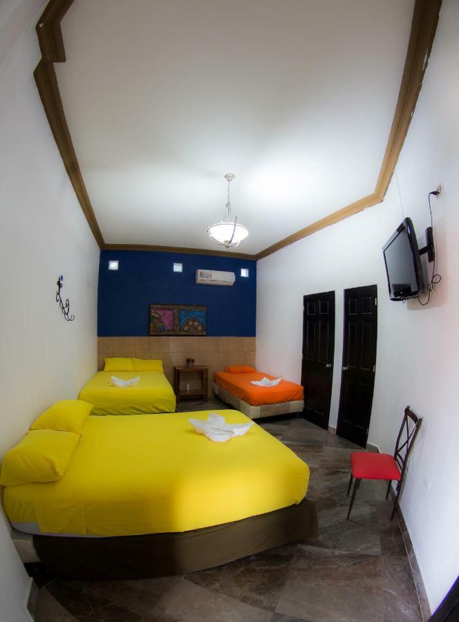 Hostal Casa De Grethel ฟลอเรส ภายนอก รูปภาพ