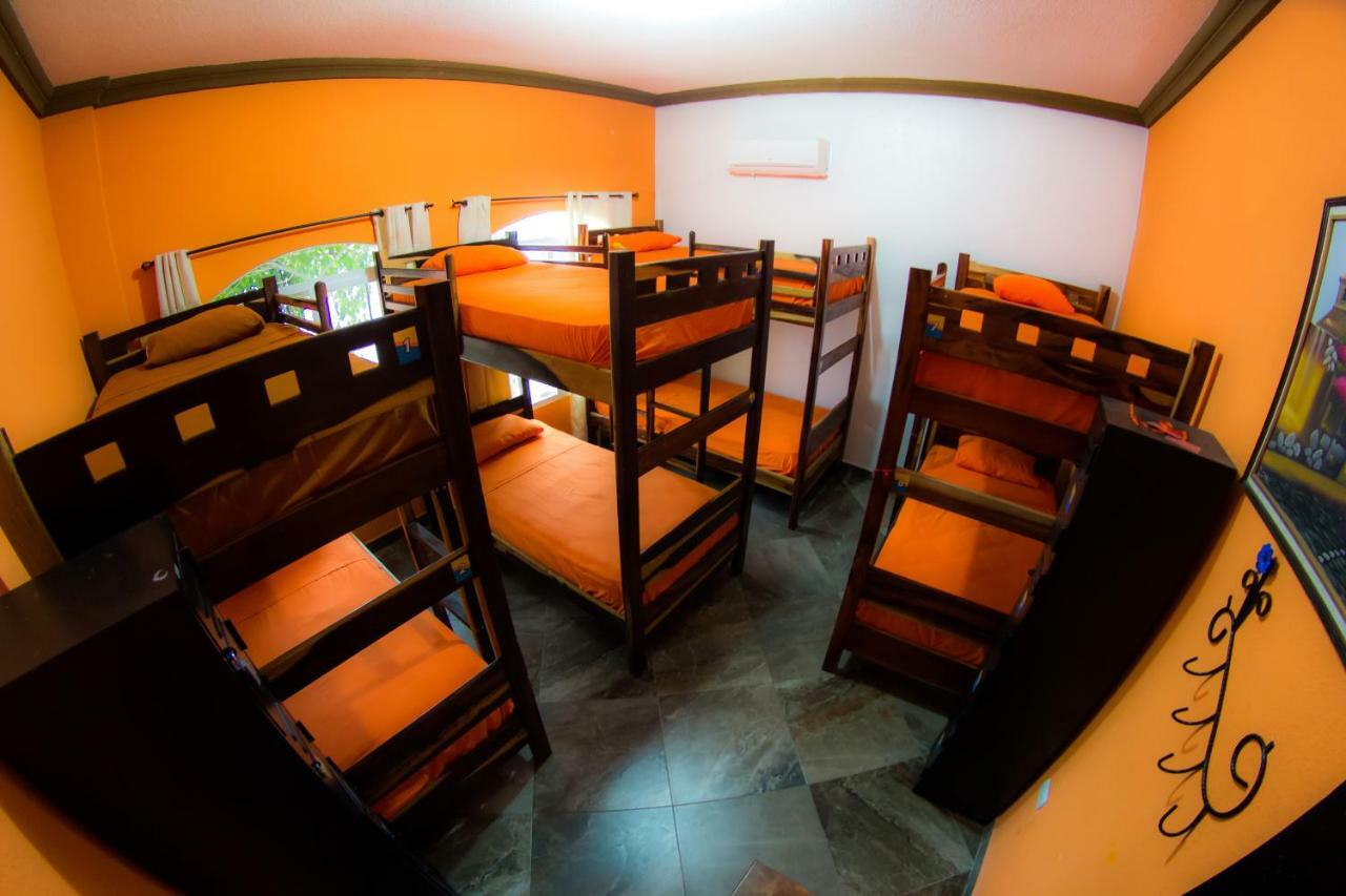 Hostal Casa De Grethel ฟลอเรส ภายนอก รูปภาพ